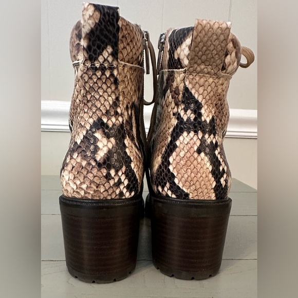 Vince Camuto Women’s Leather Lace-Up Ankle Boots Sz 8- Gaviana-Snakeskin - Picture 7 of 12